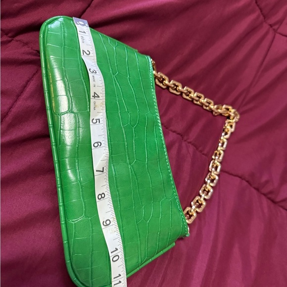 Zara Emerald Croc-Embossed Shoulder Bag with Gold Chain - Picture 5 of 6